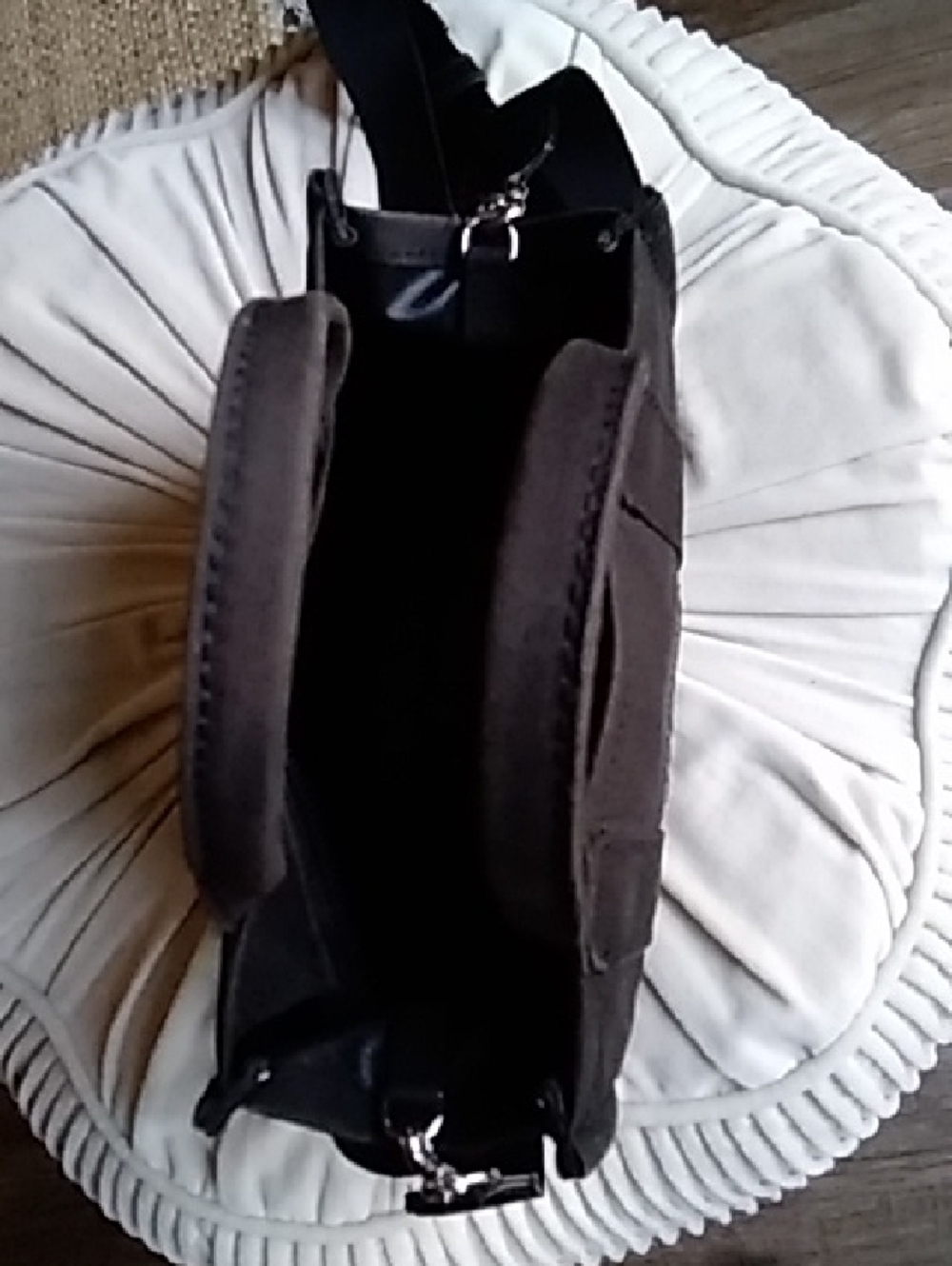 Marc Jacobs Black 'The Tote Bag' Messenger Tote with White Logo ๐ค๐ค - Picture 4 of 5